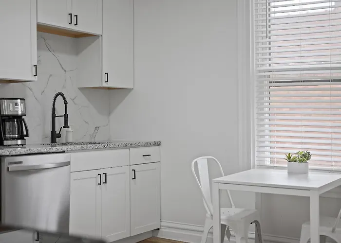 Shadyside, !e Modern And Bright Private Bedroom With Shared Bathroom * Pittsburgh