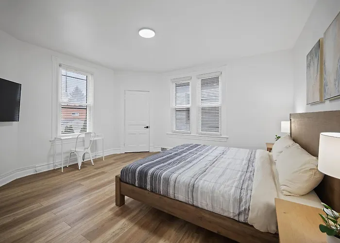 Shadyside, !e Modern And Bright Private Bedroom With Shared Bathroom * Pittsburgh